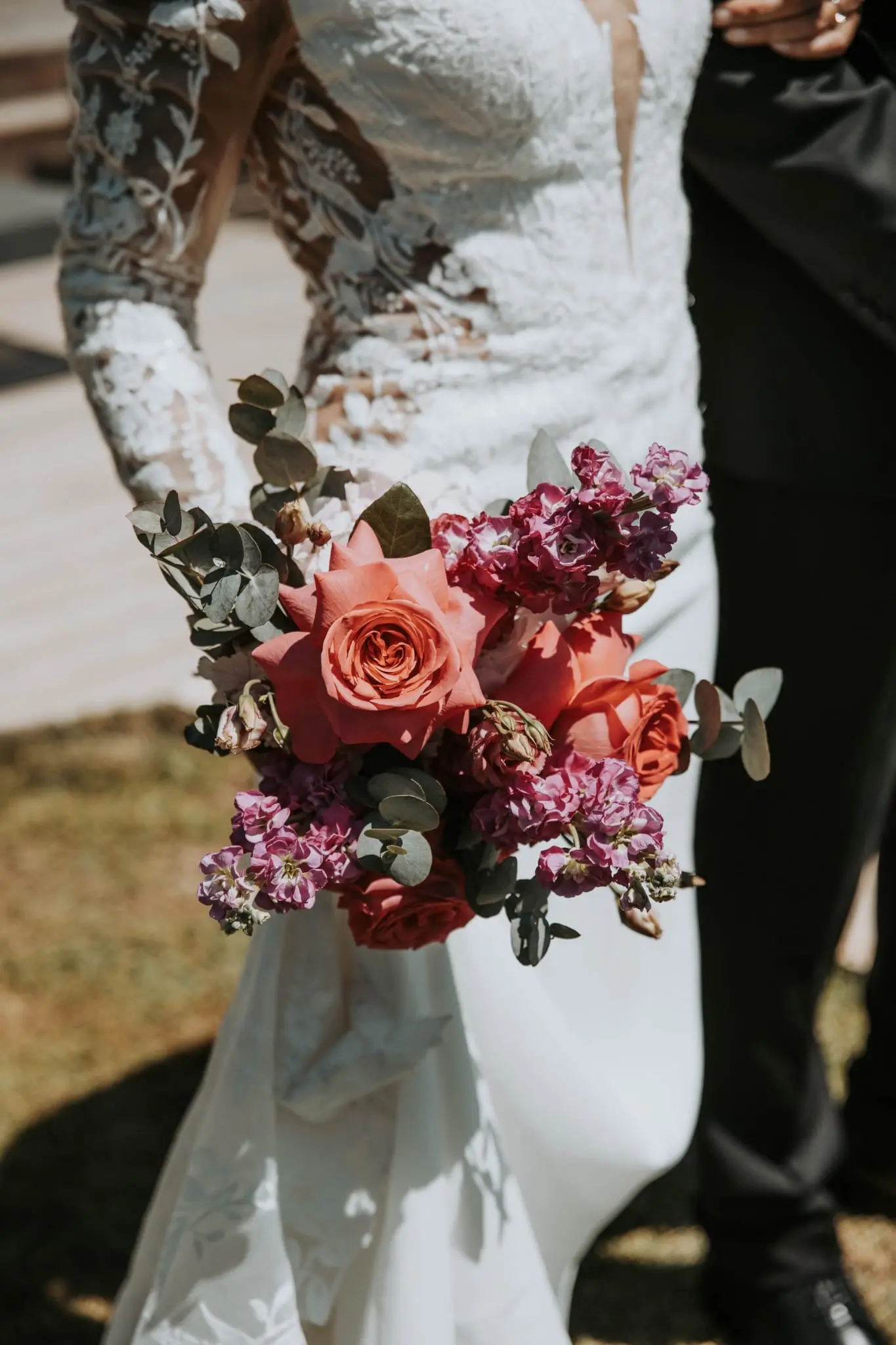 Bouquet de mariée fleuri lors d’un événement à la Bergerie